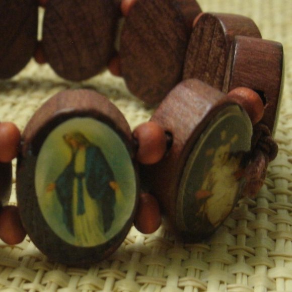 Handmade Wood Religious Pictures Bracelet - Picture 15 of 16